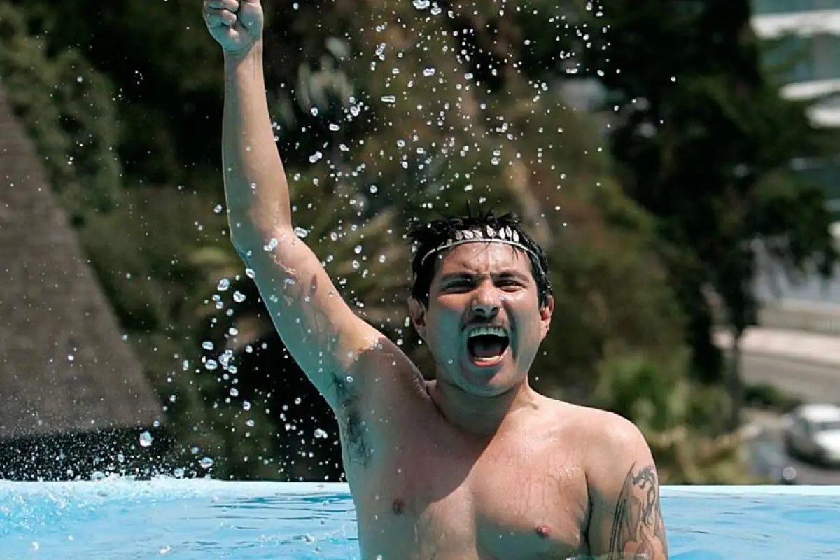 Así fue el polémico piscinazo de Felipe Avello en Viña 2007, Redes sociales | X