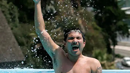 Así fue el polémico piscinazo de Felipe Avello en Viña 2007, Redes sociales | X