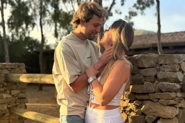 Joaquín Méndez junto a su polola Amanda Martínez ,Instagram