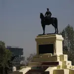 ¿Qué pasará con la estatua del General Baquedano?, Redes sociales | Referencial