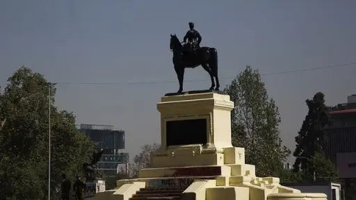 ¿Qué pasará con la estatua del General Baquedano?, Redes sociales | Referencial