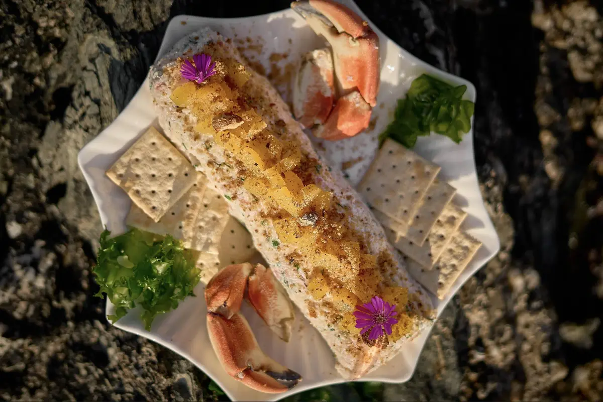 Rollo de queso crema y jaiba, Cedida