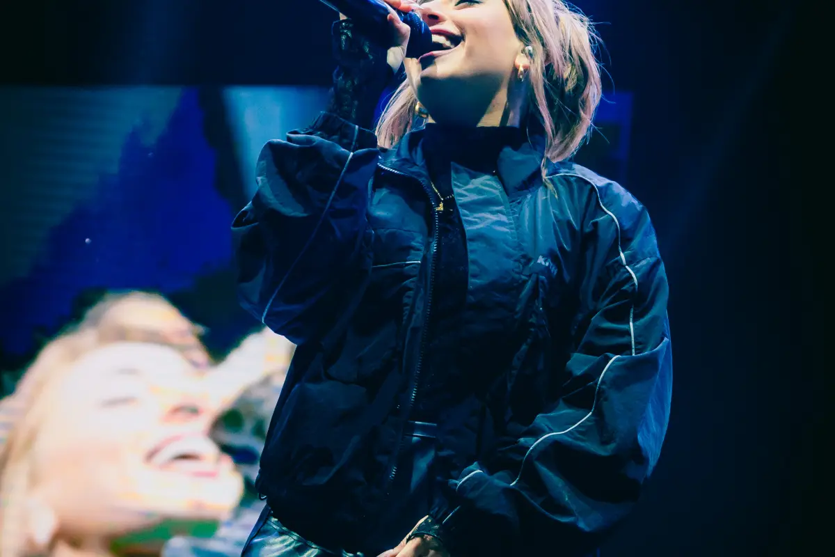 Surfestival 2025: Éxito rotundo y emotiva presentación de Nicki Nicole en Pichilemu, @guilleasalazar