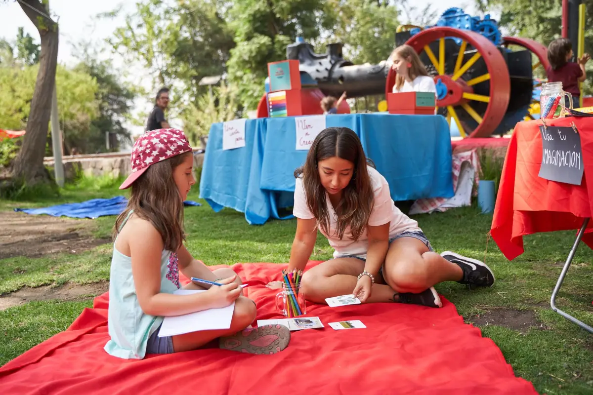 La Feria del Libro Infantil y Juvenil en Santiago en 100 Palabras vuelve para despedir el verano, Fundación Plagio 