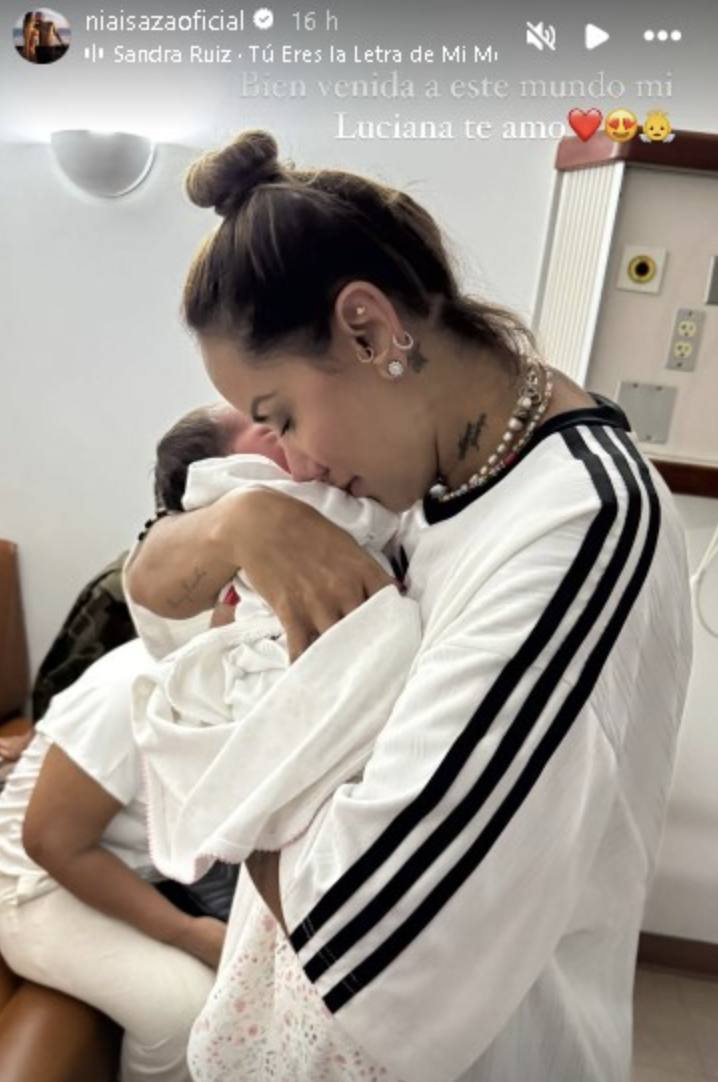 Sonia Isaza, novia de Arturo Vidal, con la bebé - Instagram