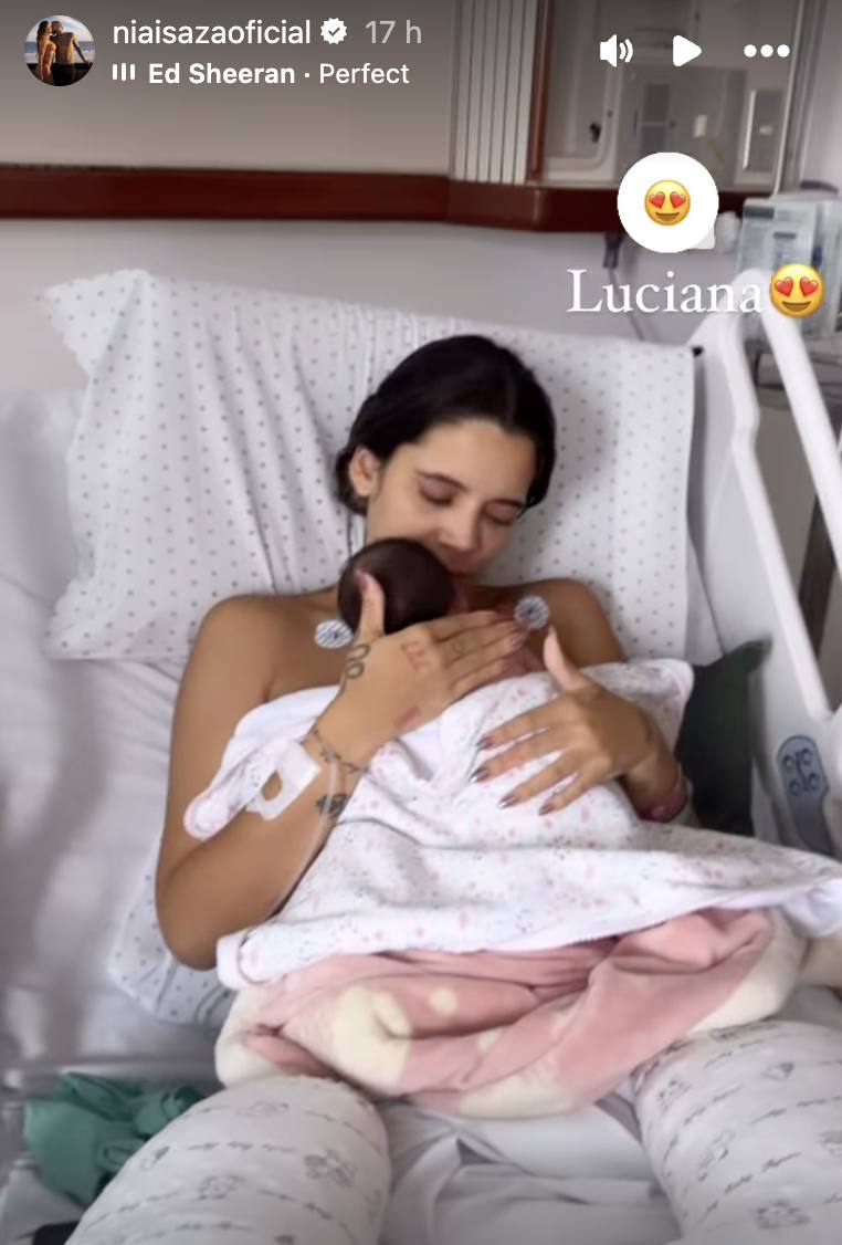 Daniela Isaza con Luciana en brazos - Instagram