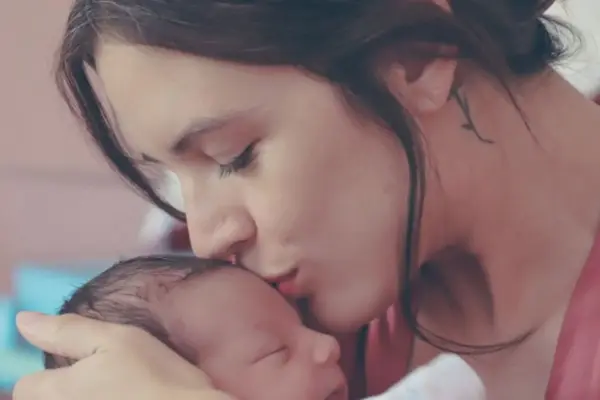 Camila Vallejo y su segundo hijo ,Instagram