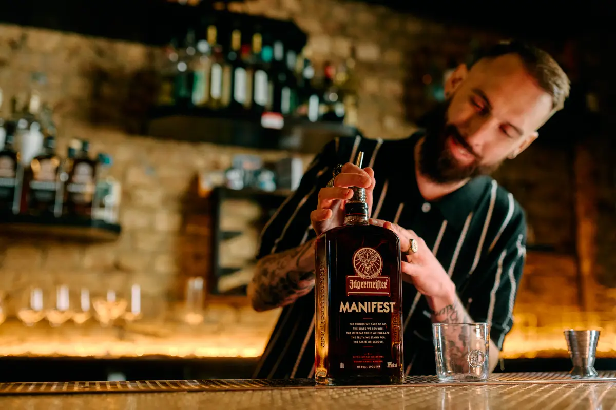 Nueva coctelería de lujo: Jägermeister Manifest reinventa el sour y el Old Fashioned, Cedida