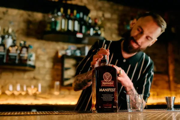 Nueva coctelería de lujo: Jägermeister Manifest reinventa el sour y el Old Fashioned ,Cedida