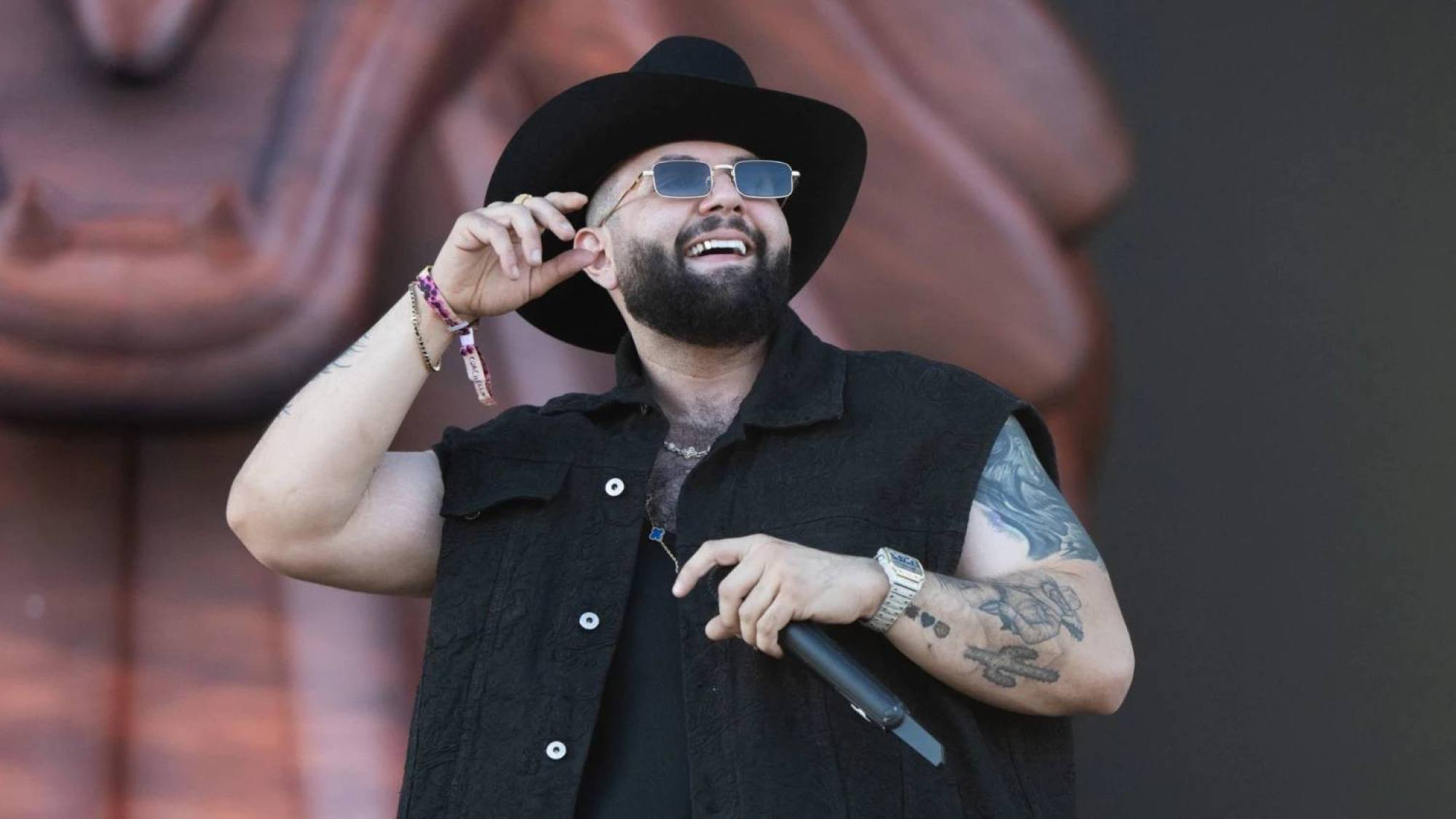 Carín León listo espera consagrarse en el Movistar Arena en su “Tour Boca Chueca 2025”