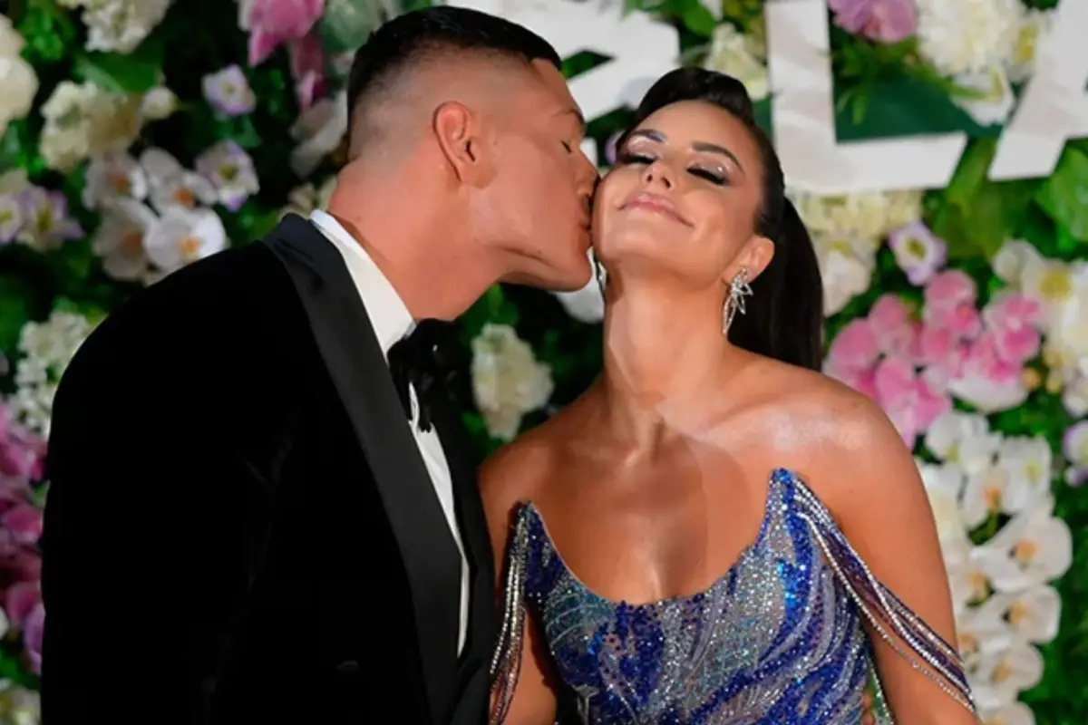 Sammis Reyes y Emilia Dides, Redes sociales