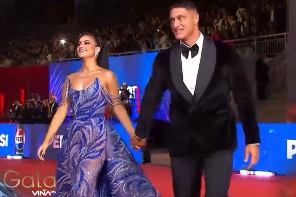 Sammis Reyes y Emilia Dides de la mano durante la Gala, Captura