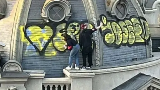 Los grafiteros pagaron caro por su arte, Captura