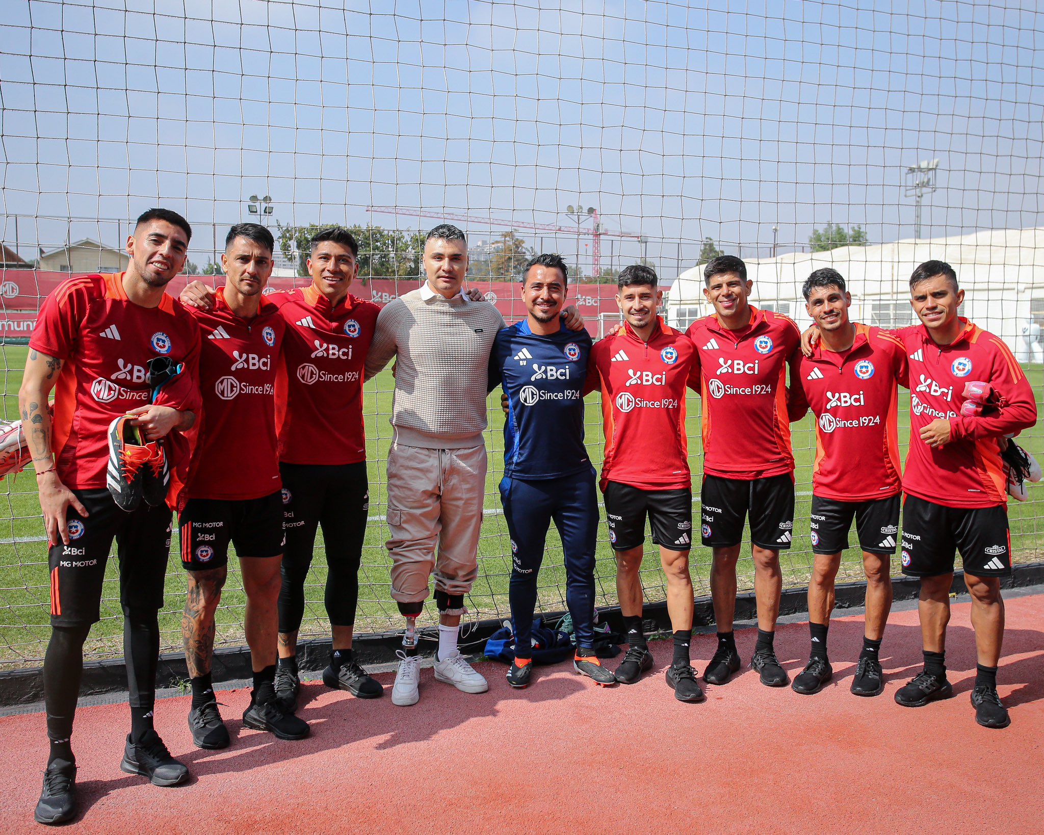 Cristóbal Campos y sus compañeros / La Roja