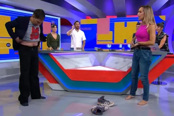 Diana Bolocco con los pantalones de Pato Sotomayor ,Captura