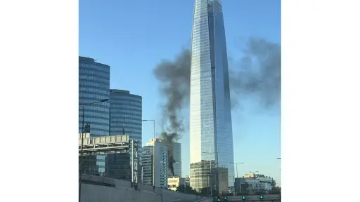 Humo en el Costanera Center, Redes sociales - @matiasdva