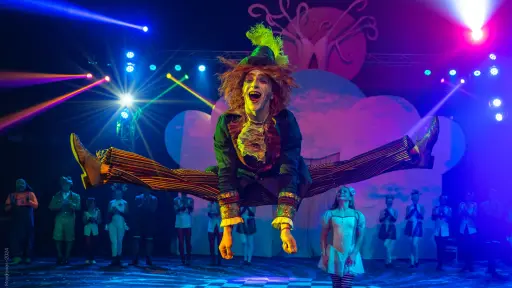 Alicia en el Circo de las Maravillas, Cedida