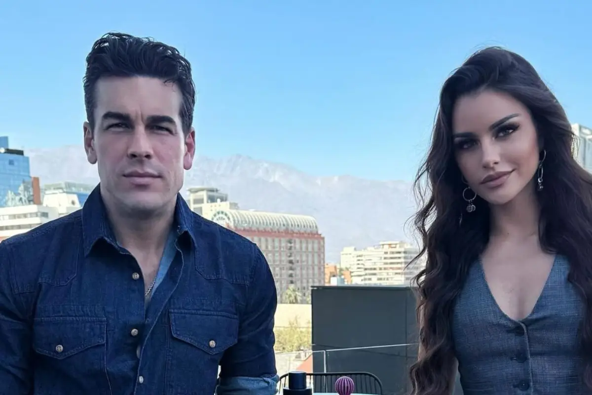 Mario Casas junto a Emilia Dides , Emilia Dides | Instagram