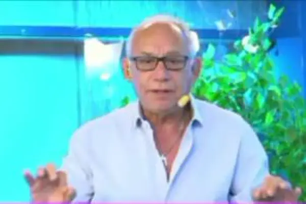 Mauricio Israel ,Redes Sociales