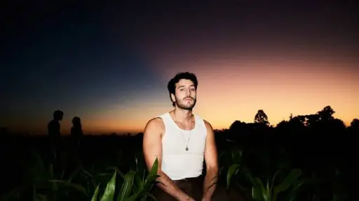 Sebastián Yatra transforma una historia de desamor en una obra de arte con su nuevo lanzamiento “La Pelirroja”, Cedida