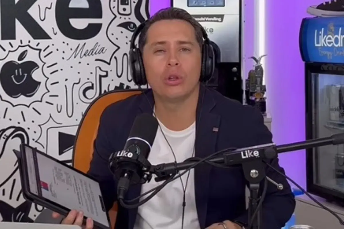 Karol Lucero junto a la supuesta resolución de la Inspección del Trabajo, Captura