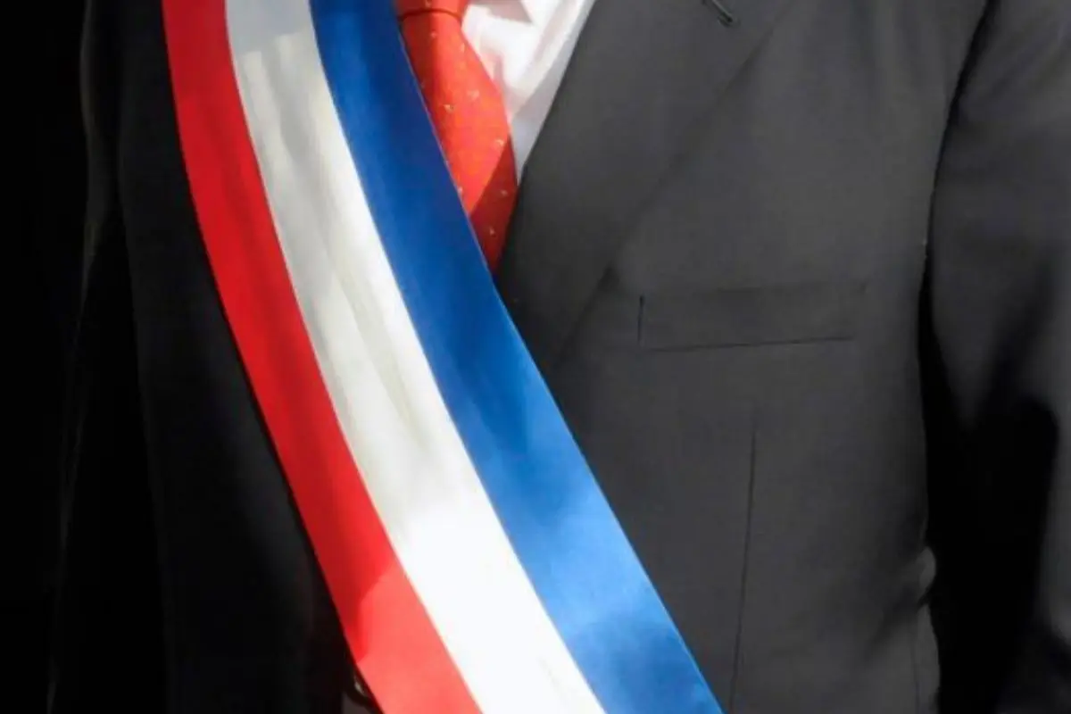 Uno menos para la carrera presidencial, red X