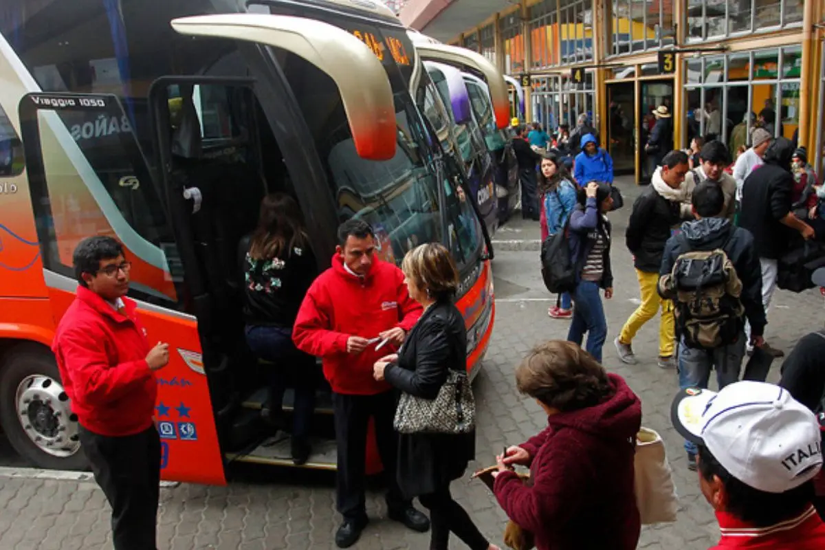 Miles de personas se trasladarán en Semana Santa, Agencia Uno
