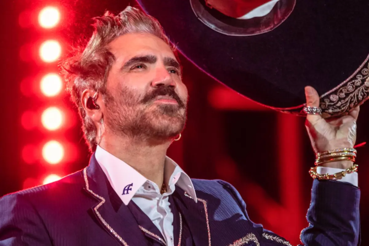 Alejandro Fernández, Redes Sociales