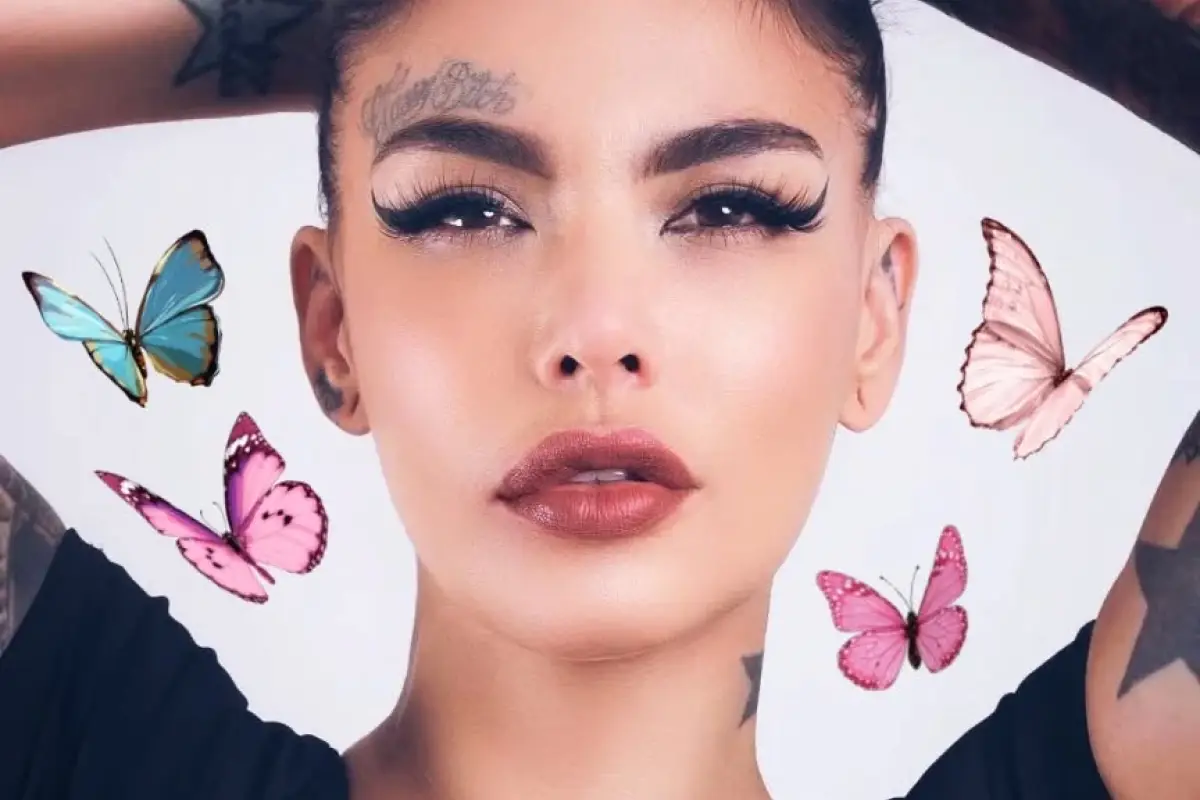 Angie Jibaja, Instagram