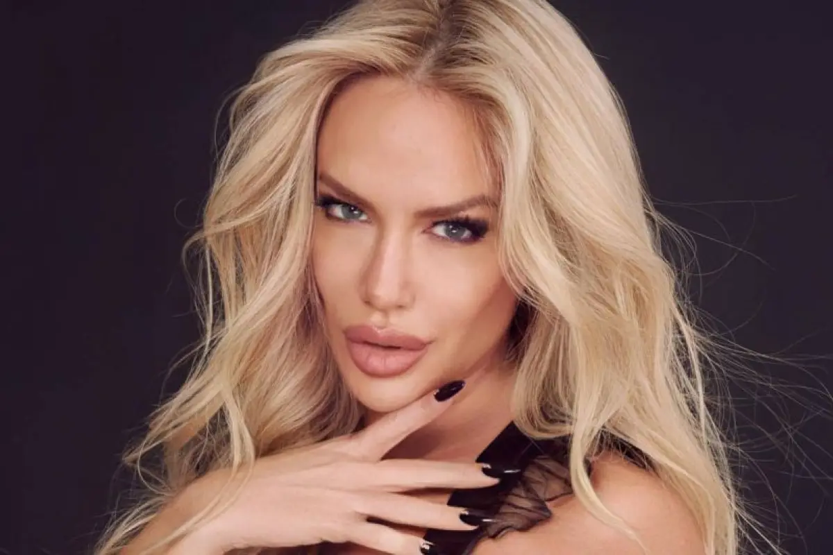 Luciana Salazar , Redes sociales 