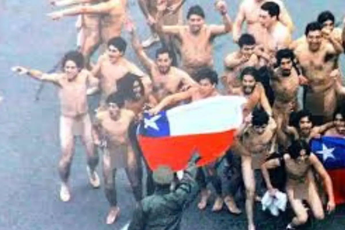 El 2 de junio de 2002 4 mil chilenos desnudos en Santiago, Instagram