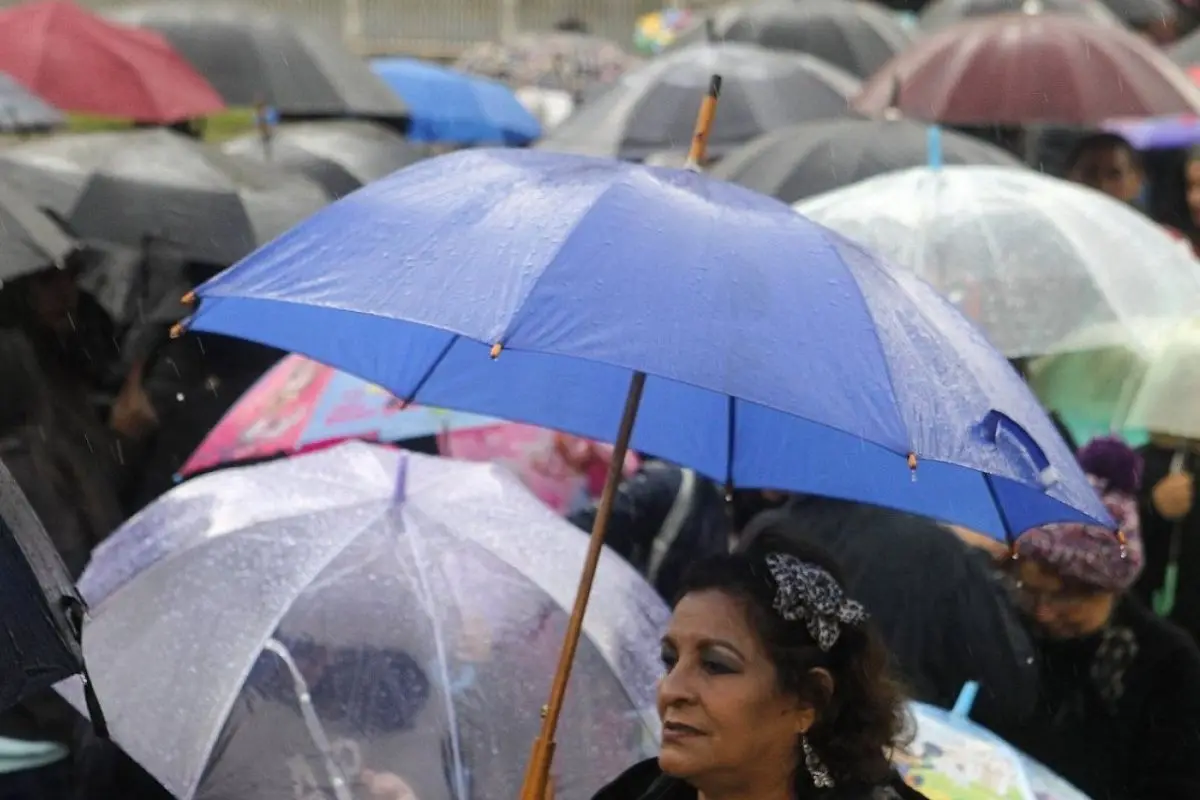 Los paraguas tendrán que esperar en la capital, Agencia Uno