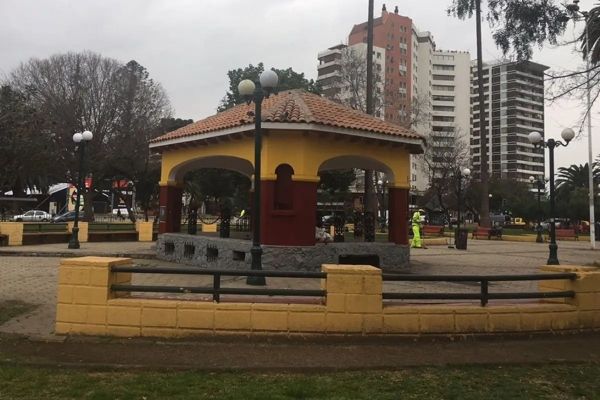 La emblemática pérgola de Plaza Ñuñoa, red X