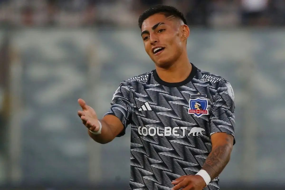 Jordhy Thompson en Colo Colo, red X