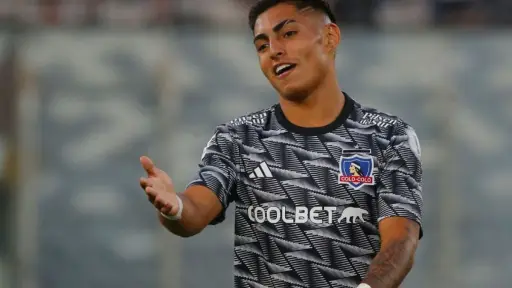 Jordhy Thompson en Colo Colo, red X