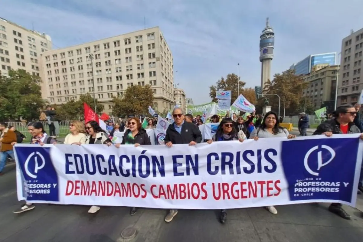 Paro de profesores en la Alameda de Santiago, red X