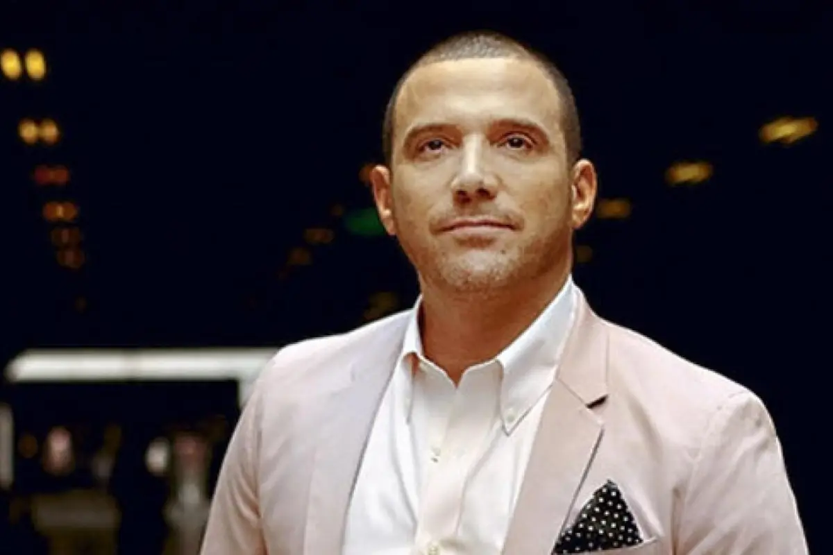 Julián Elfenbein, Redes sociales