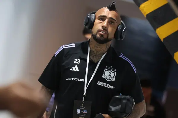 Arturo Vidal vive una pesadilla en Colo Colo ,Instagram
