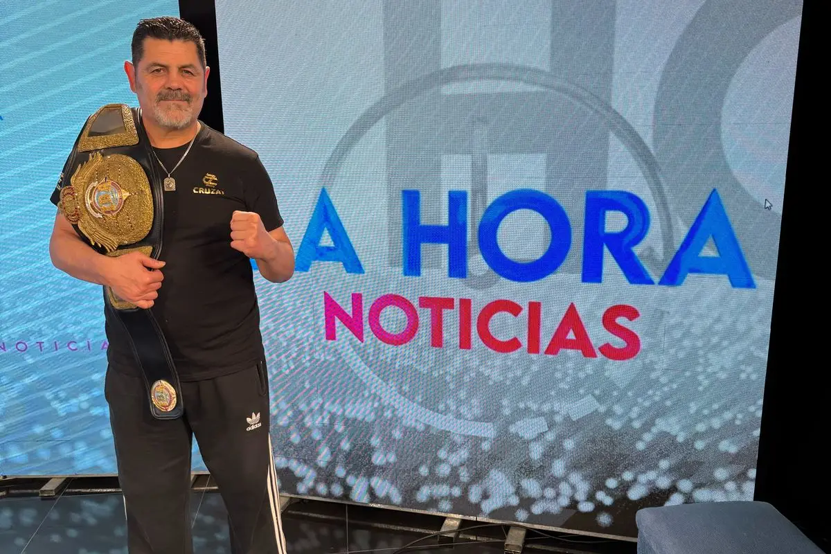 Carlos Cruzat, LA HORA 