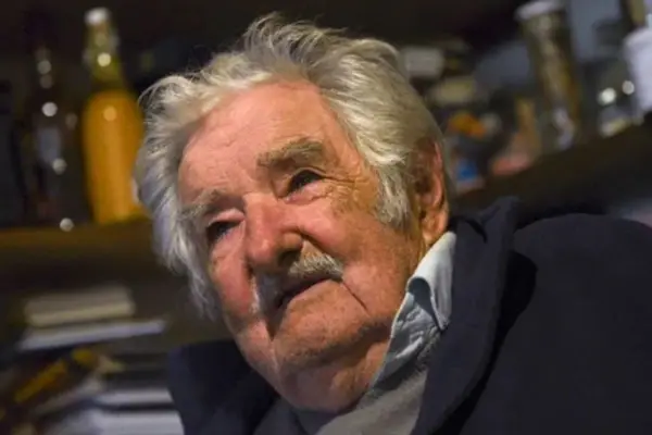 Pepe Mujica sufre con un agresivo cáncer ,red X