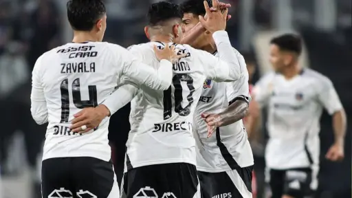 Colo Colo y Ñublense juegan un partidazo, red X