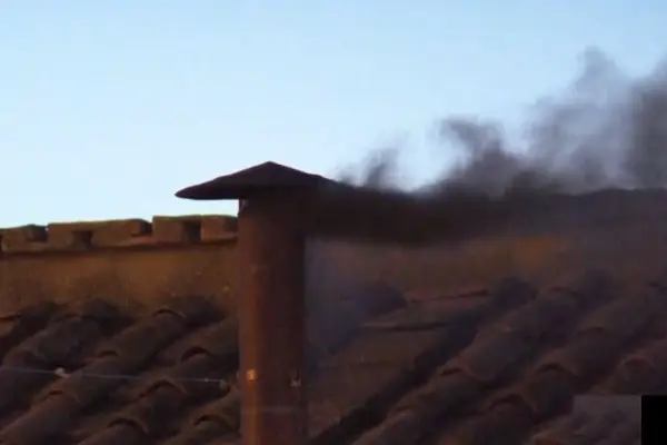 Humo negro en la Plaza San Pedro ,Captura
