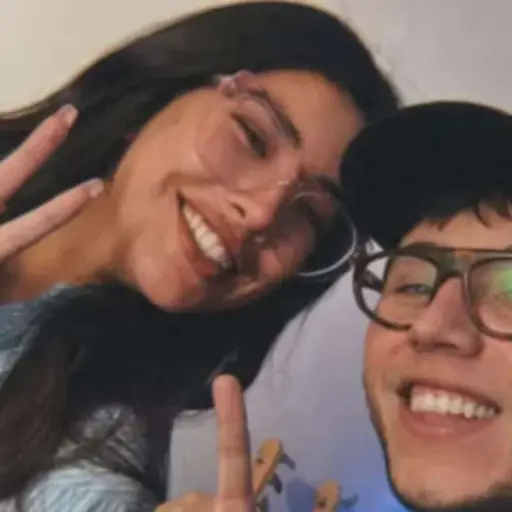 Eskarcita y Julitroz ,Redes sociales