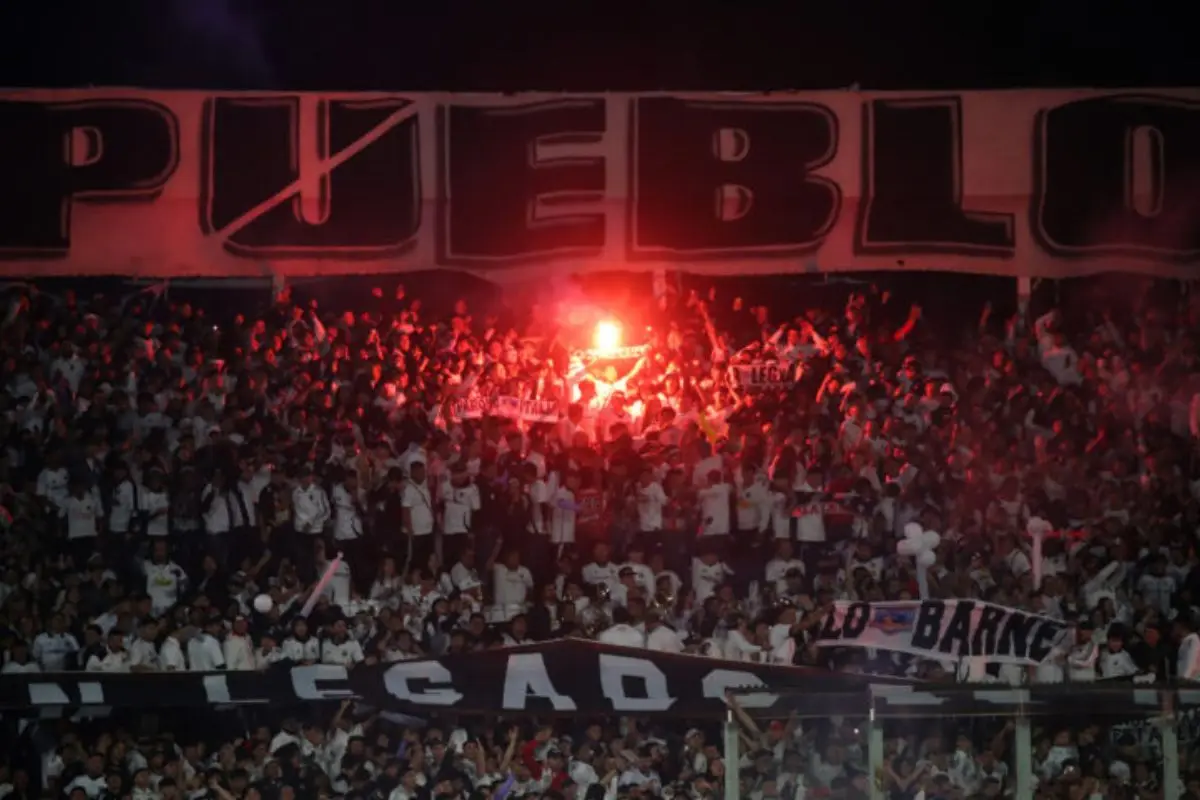 Más de mil hinchas de Colo Colo llegaron a Brasil, Agencia Uno