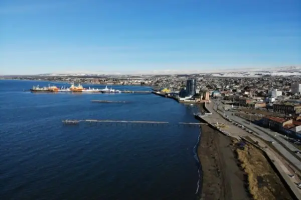 Borde costero de Punta Arenas ,Radio Polar