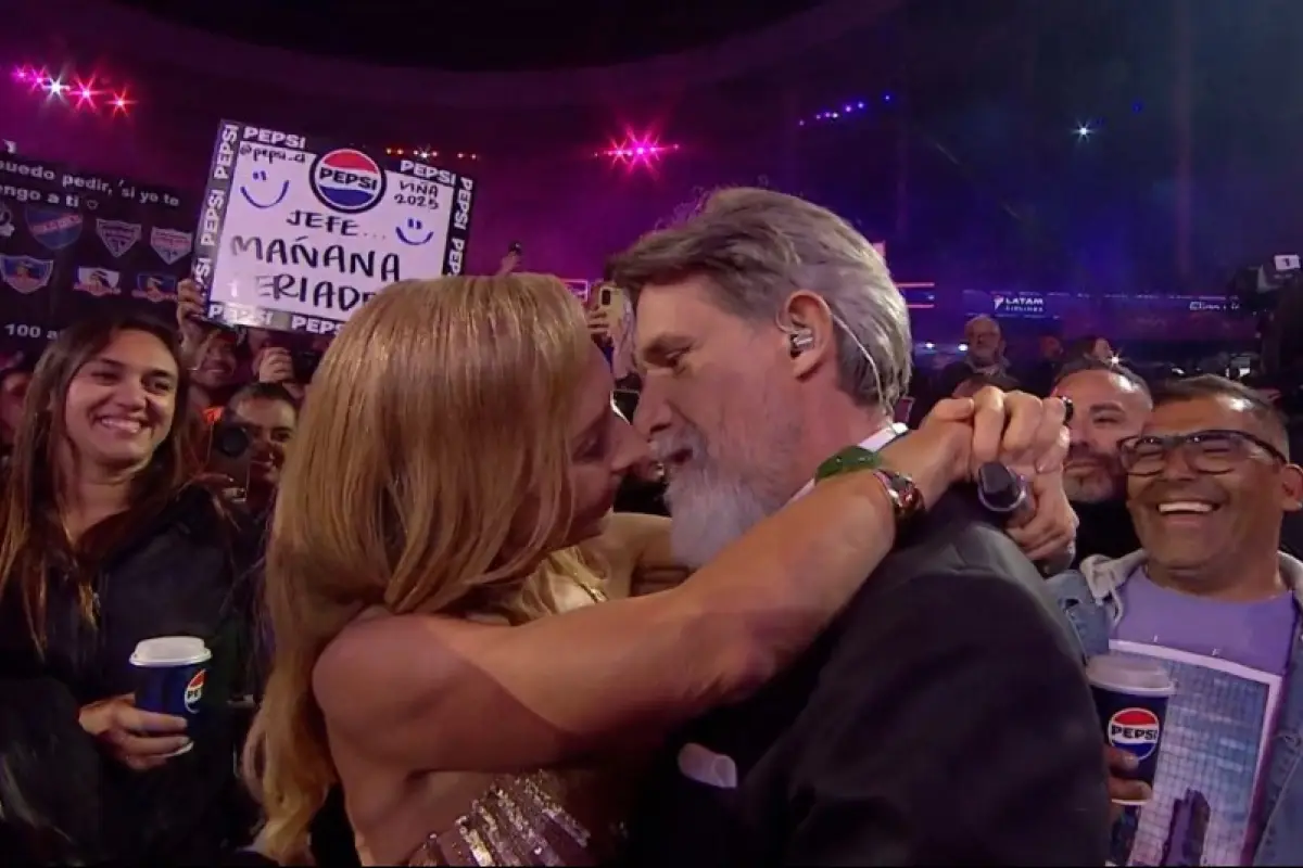 El apasionado beso entre Karen Doggenweiler y Pancho Melo en Viña 2025, Mega