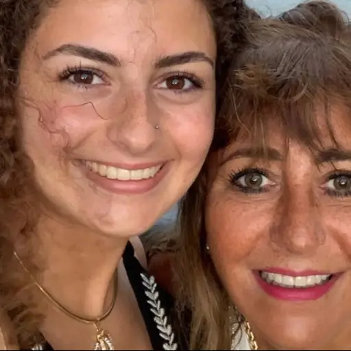 Helhue Sukni y su hija ,Helhue Sukni | Instagram