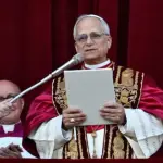 Papa León XIV ofreciendo su primer discurso, Captura de pantalla