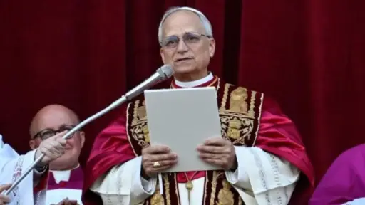 Papa León XIV ofreciendo su primer discurso, Captura de pantalla