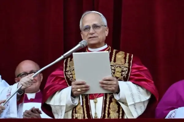 Papa León XIV ofreciendo su primer discurso ,Captura de pantalla